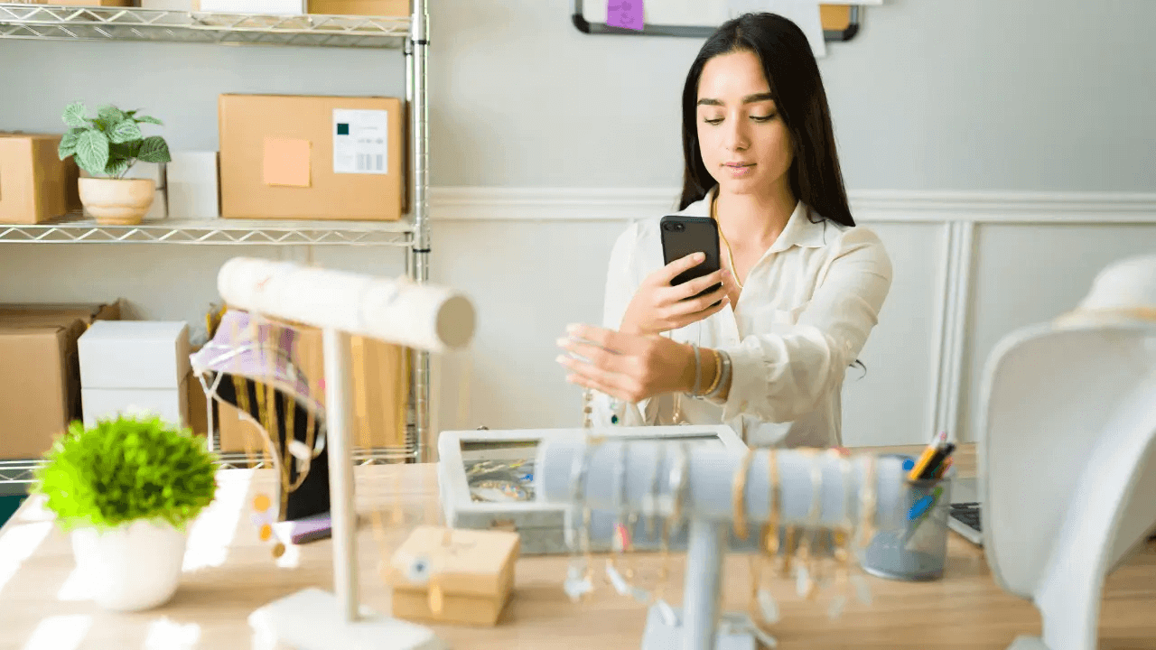 Como revender semijoias? Passo a passo para começar do zero