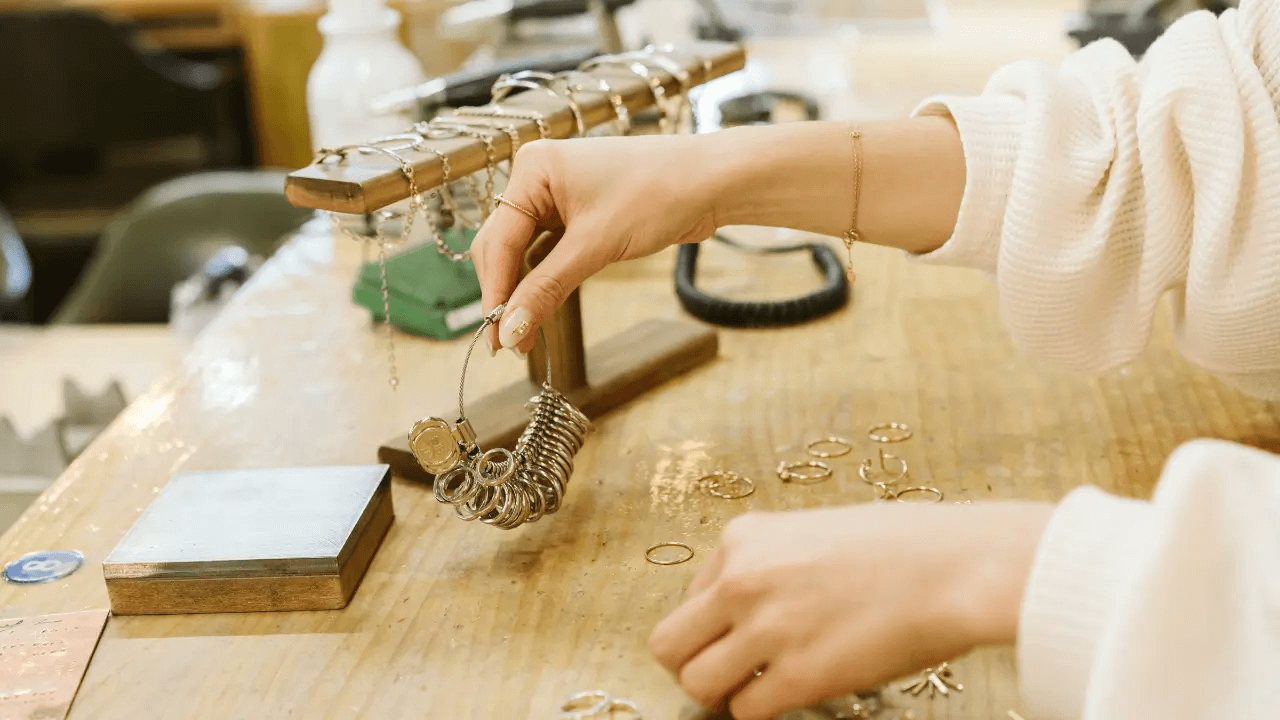 Diferença entre semijoia e bijuteria