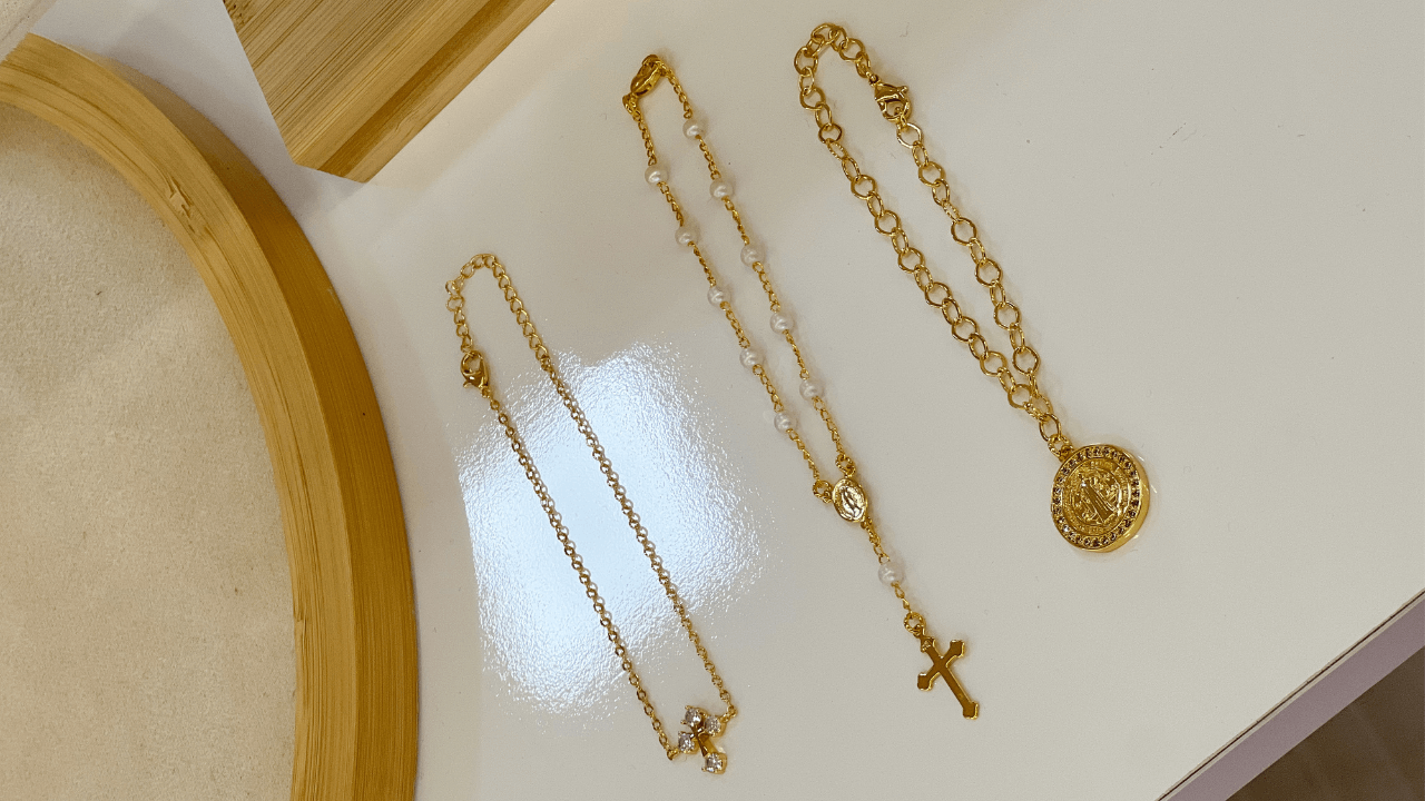 Escapulário em vitrine de semijoias