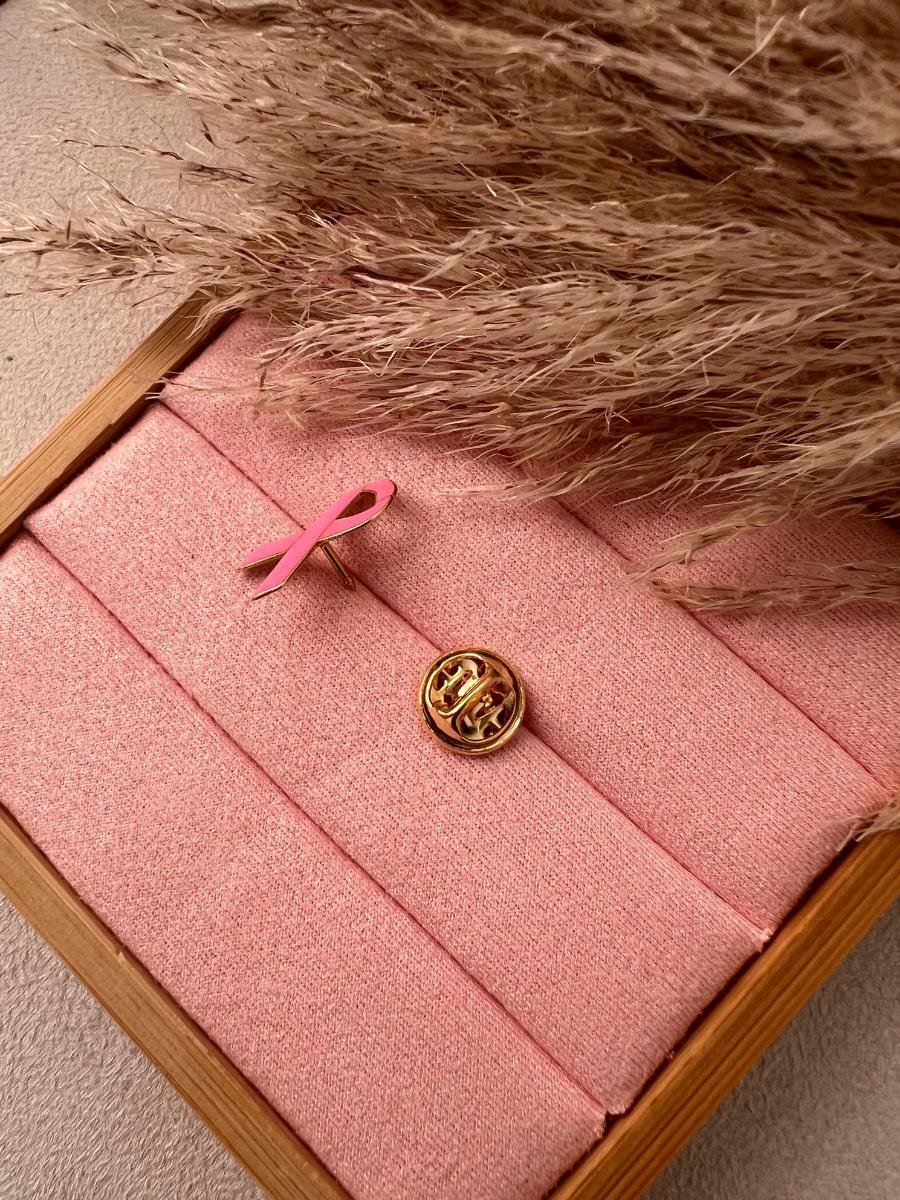 Broche Laço Rosa | Outubro Rosa | Banhado a Ouro