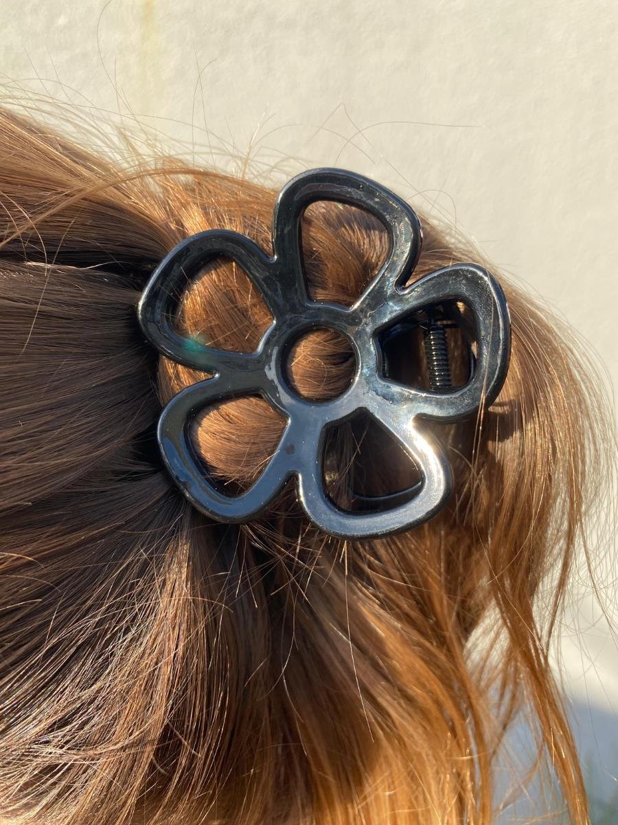 Presilha de Flor Vazada | Cores Diversas