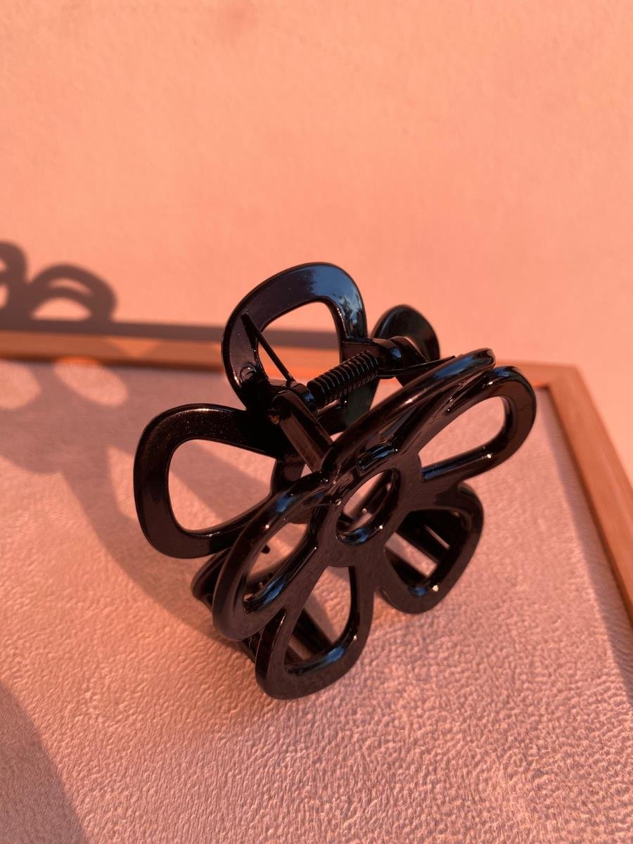 Presilha de Flor Vazada | Cores Diversas