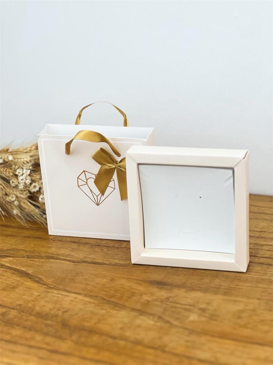 Caixa de Presente Off White com Laço Dourado.