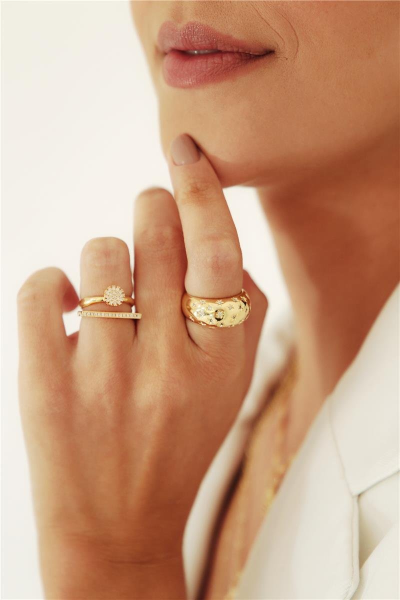 Anel Dourado com Detalhe Incolor 