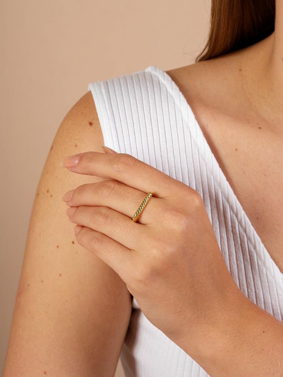 Anel Quadrado Torcido | Banhado a Ouro