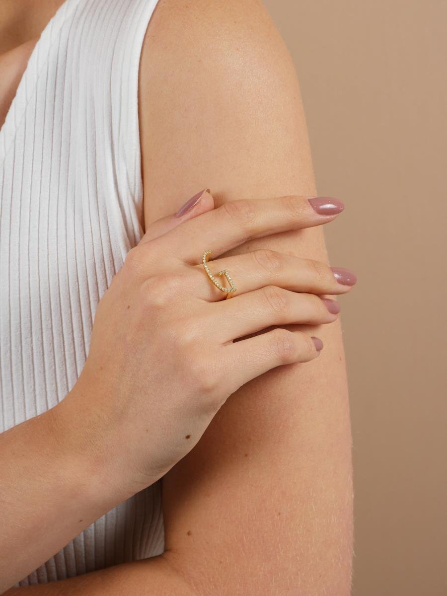 Anel De Letra Cravejada G | Banhado a Ouro