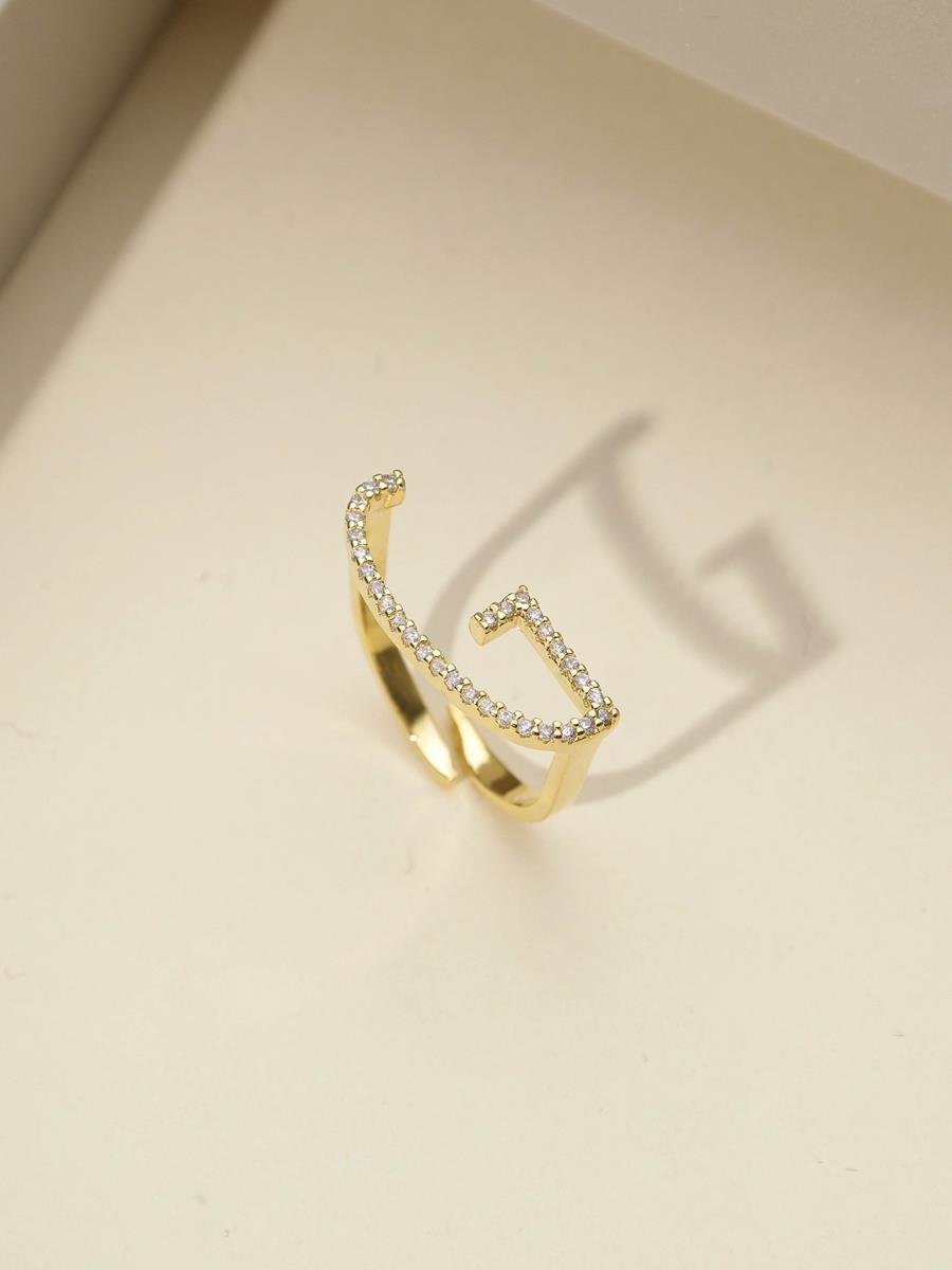 Anel De Letra Cravejada G | Banhado a Ouro