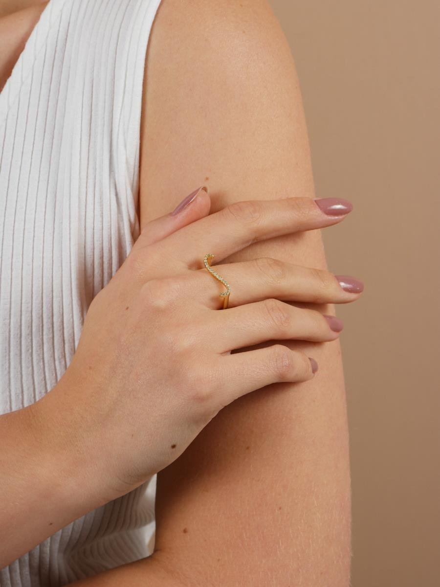 Anel De Letra Cravejada S | Banhado a Ouro