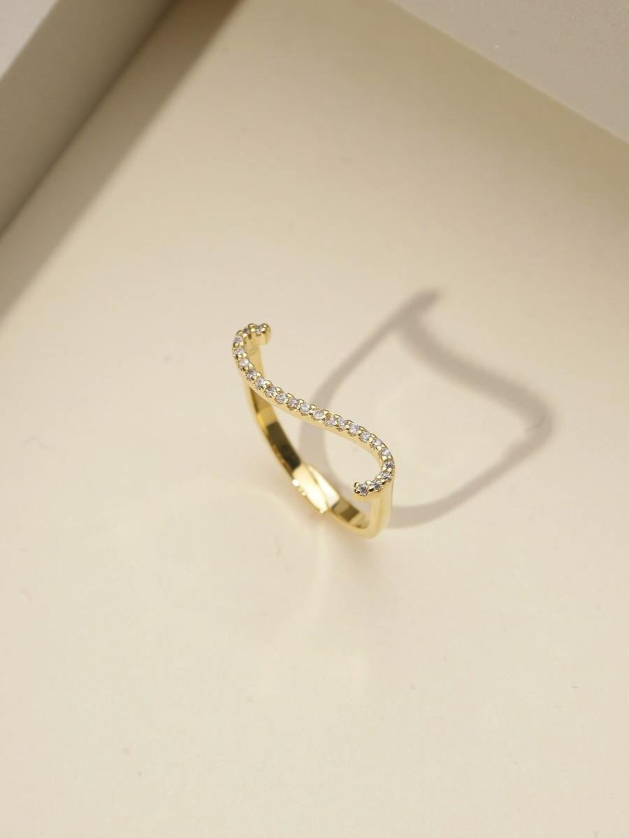 Anel De Letra Cravejada S | Banhado a Ouro