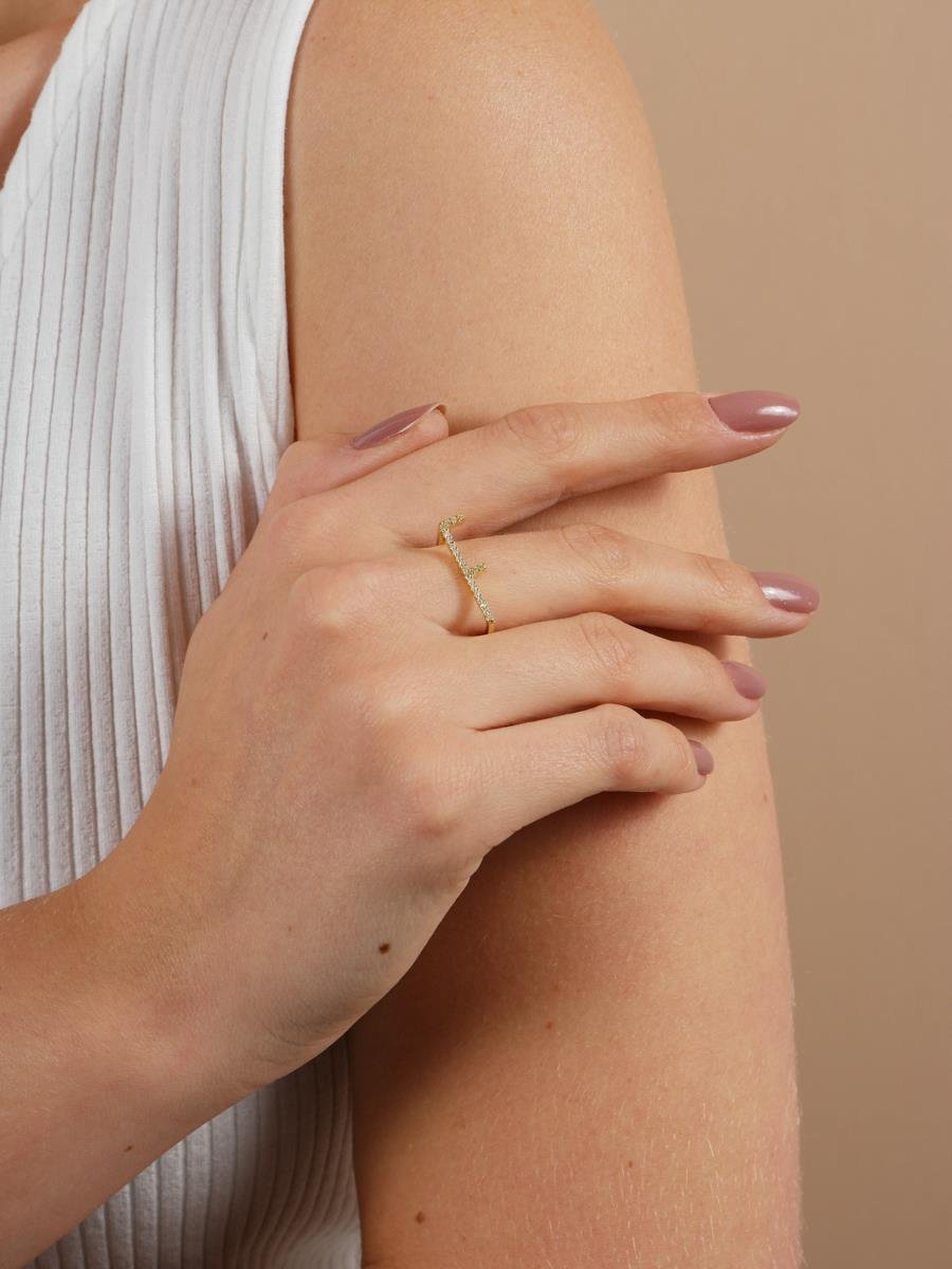 Anel De Letra Cravejada L | Banhado a Ouro