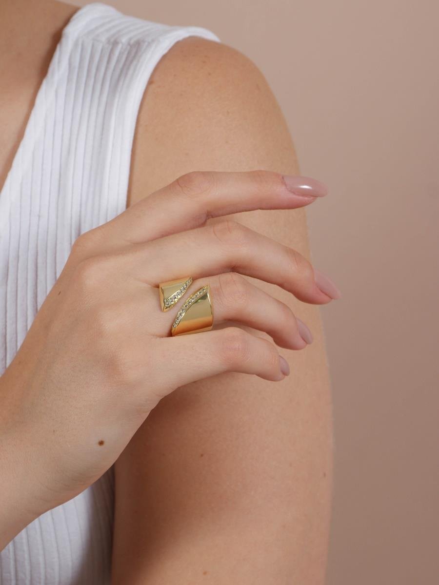 Anel Aro Largo Com Detalhes | Banhado a Ouro