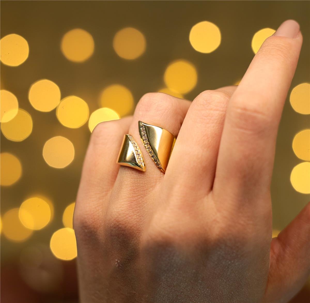 Anel Aro Largo Com Detalhes | Banhado a Ouro