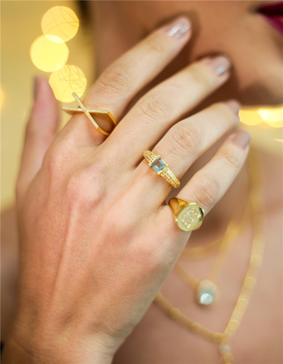 Anel De Letra Incolor E | Banhado a Ouro