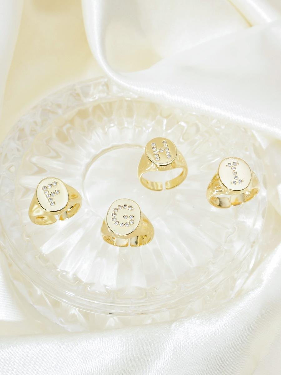 Anel De Letra Incolor F | Banhado a Ouro