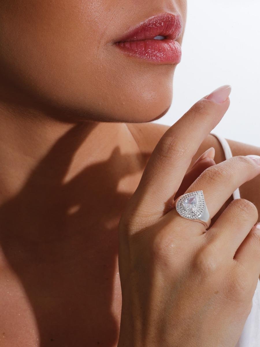 Anel Cravejado Incolor | Banho de Prata