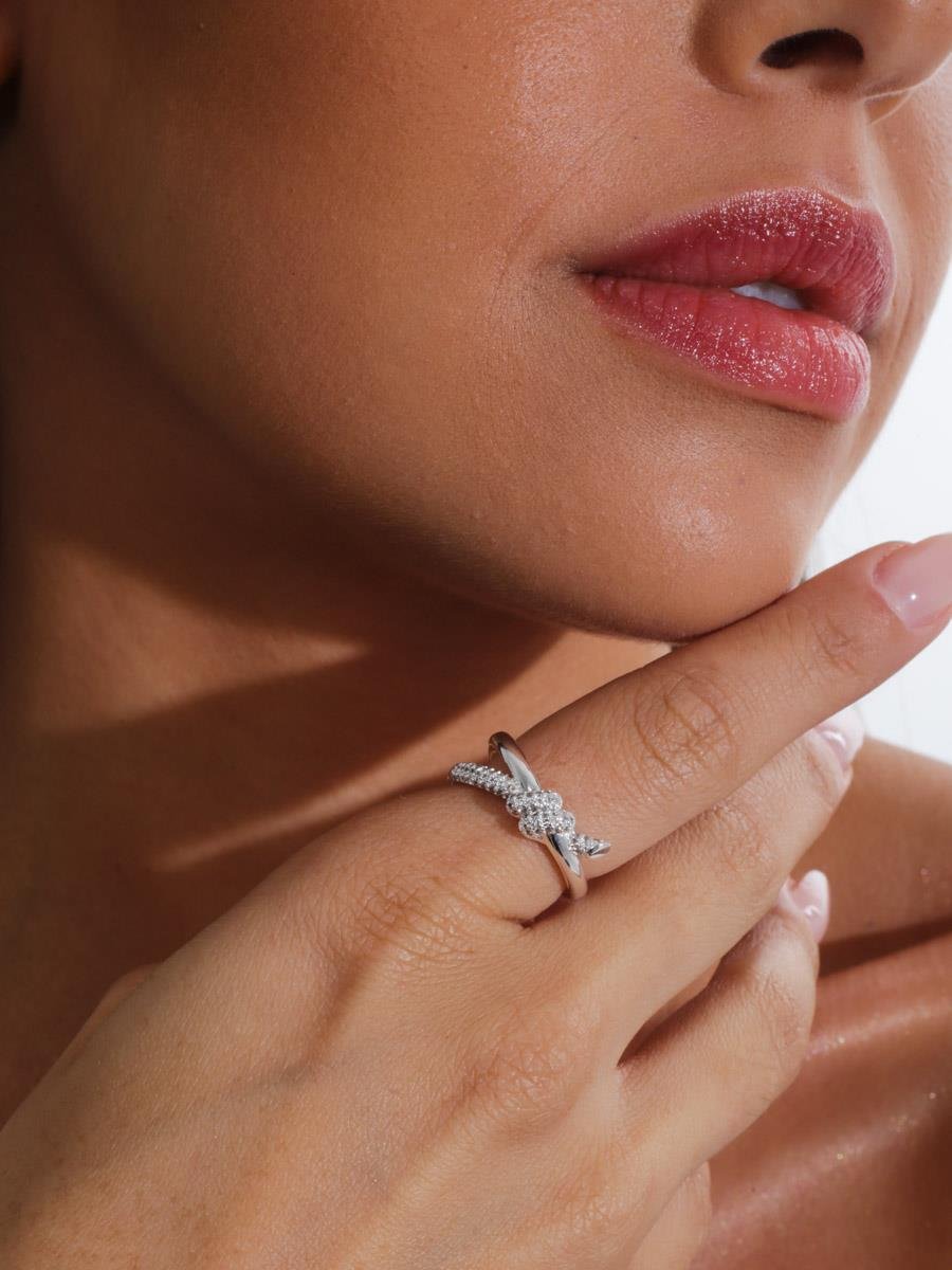 Anel Nó Cravejado | Banho de Prata