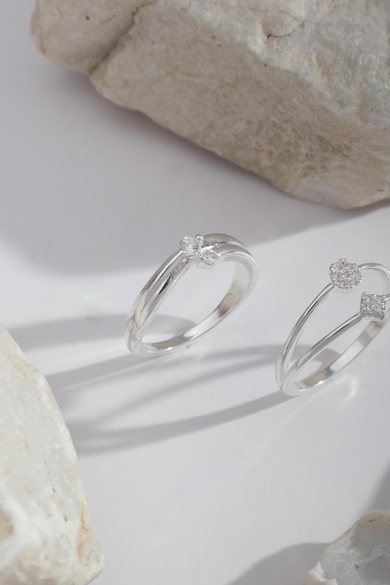 Anel Cravejado Incolor l Branho Prata 