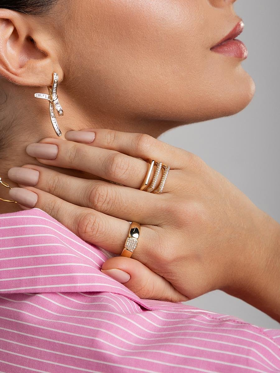 Anel Quadrado Vazado e Cravejado