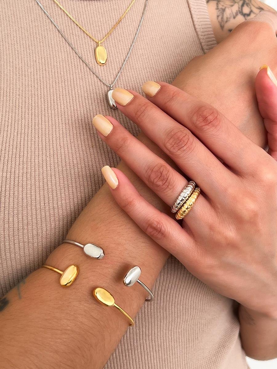 Anel Liso com Detalhes | Banhado no Ródio Branco