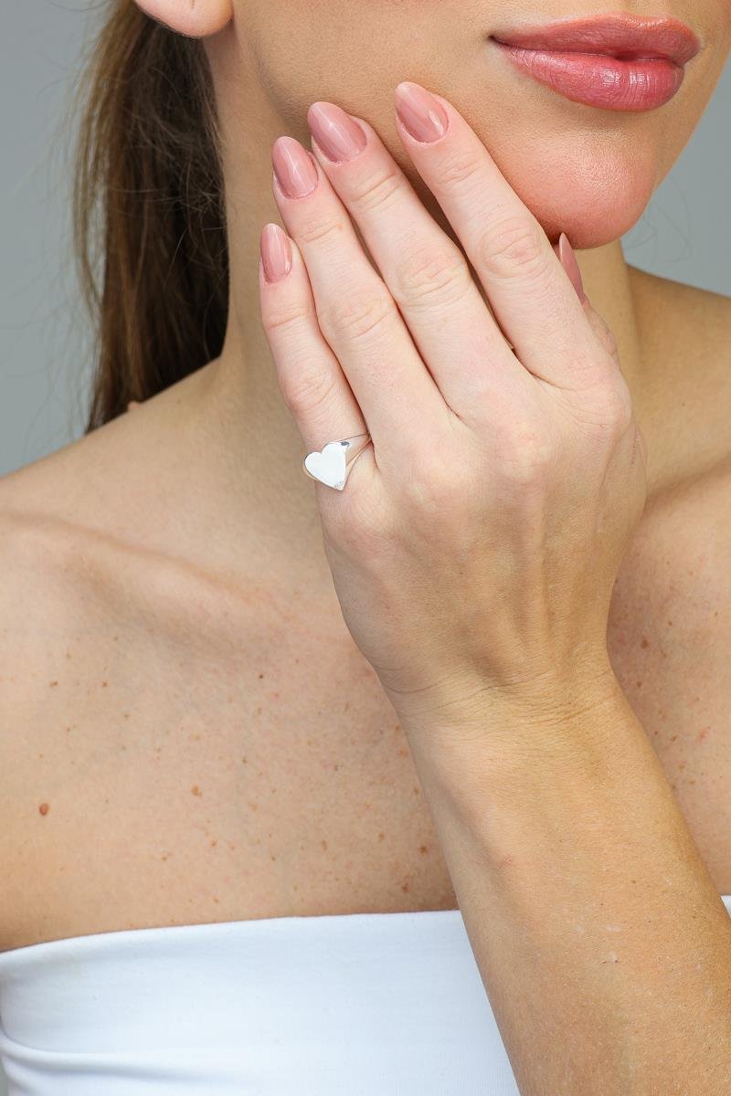 Anel Coração Liso com Detalhe Cravejado | Prata 925.