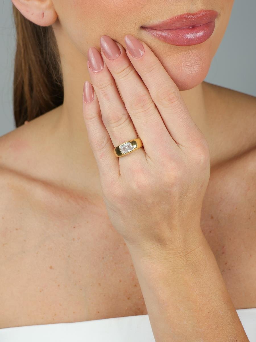 Anel Liso com Zircônia Quadrada | Banhado a Ouro