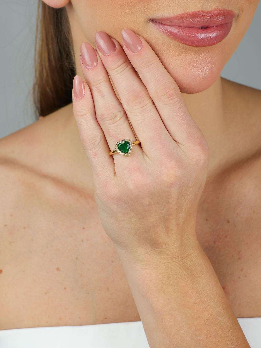 Anel Cravejado Coração Esmeralda | Banhado a Ouro