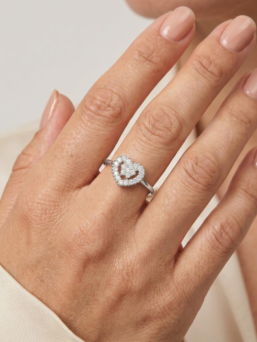 Anel Coração Cravejado | Banhado a Ródio Branco.
