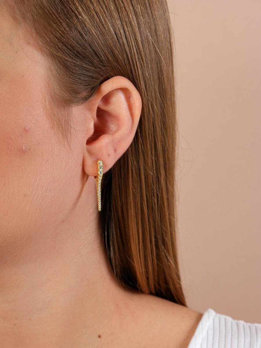 Brinco de Argola Cravejada com Ponta Fina Alongada 