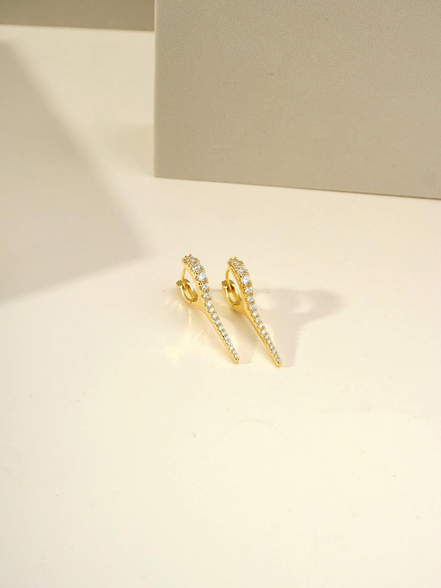 Brinco de Argola Cravejada com Ponta Fina Alongada 