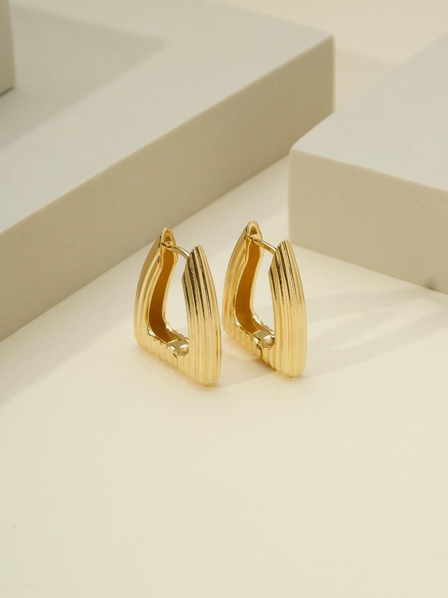 Brinco de Argola com Detalhes G