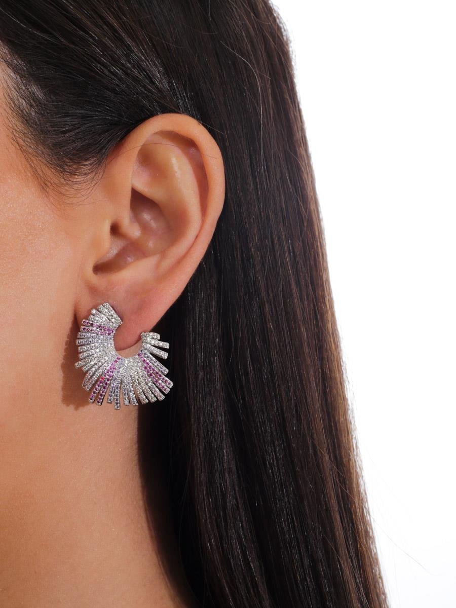 Brinco Cravejado Colorido | Banho de Ródio Branco