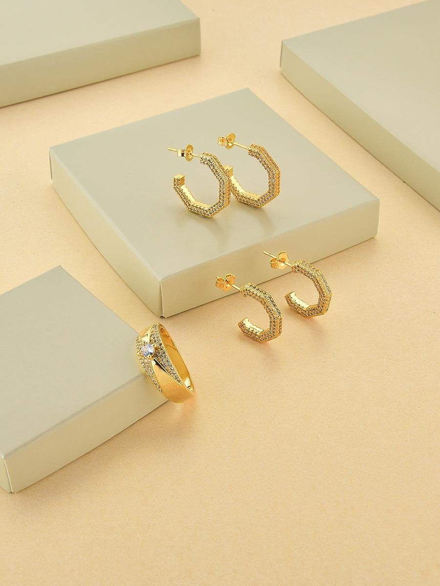 Brinco Meia Argola Geométrica Cravejada M