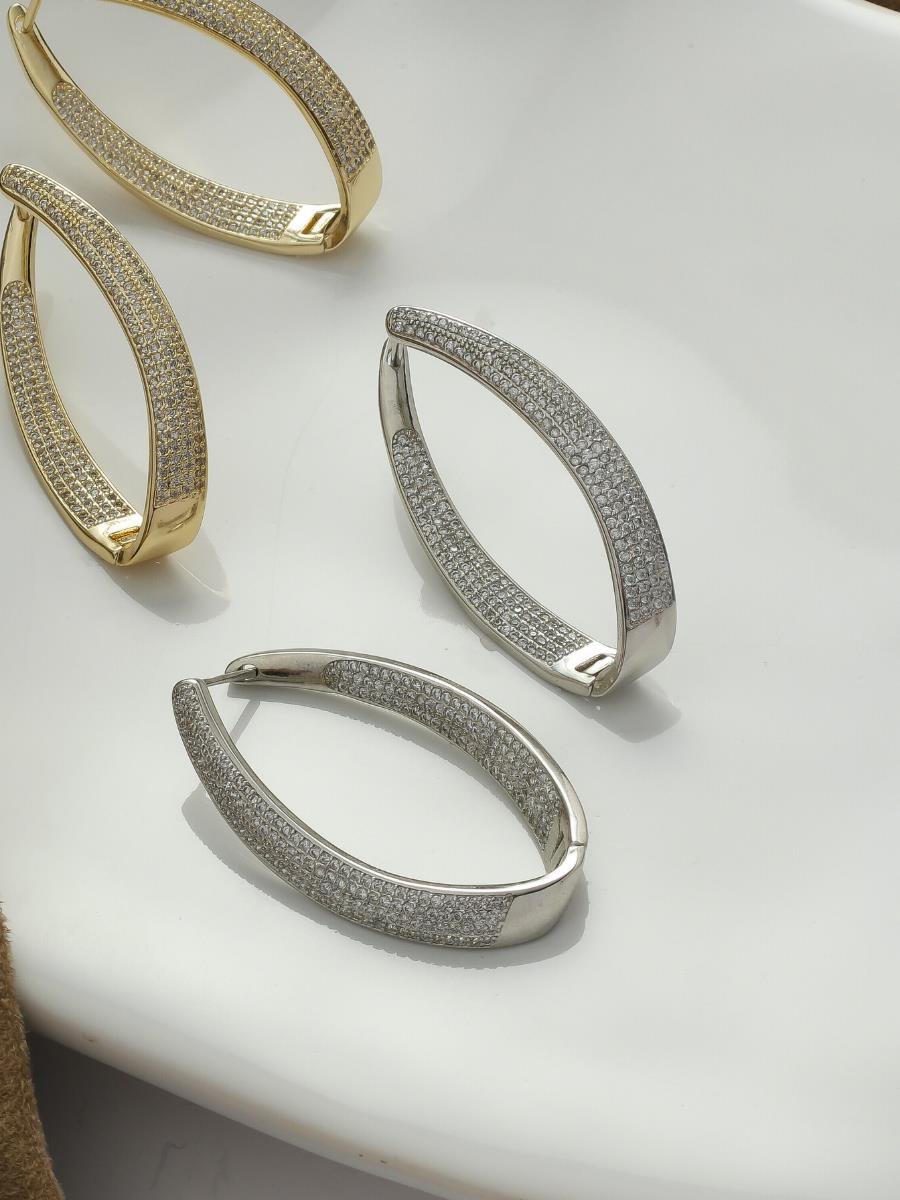 Argola Oval Incolor | Banho de Ródio Branco