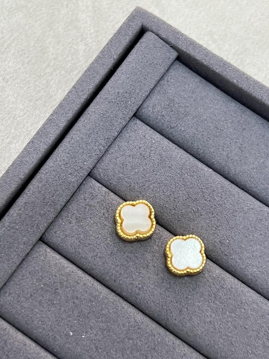 Brinco Trevo P Pérola | Banhado no Ouro