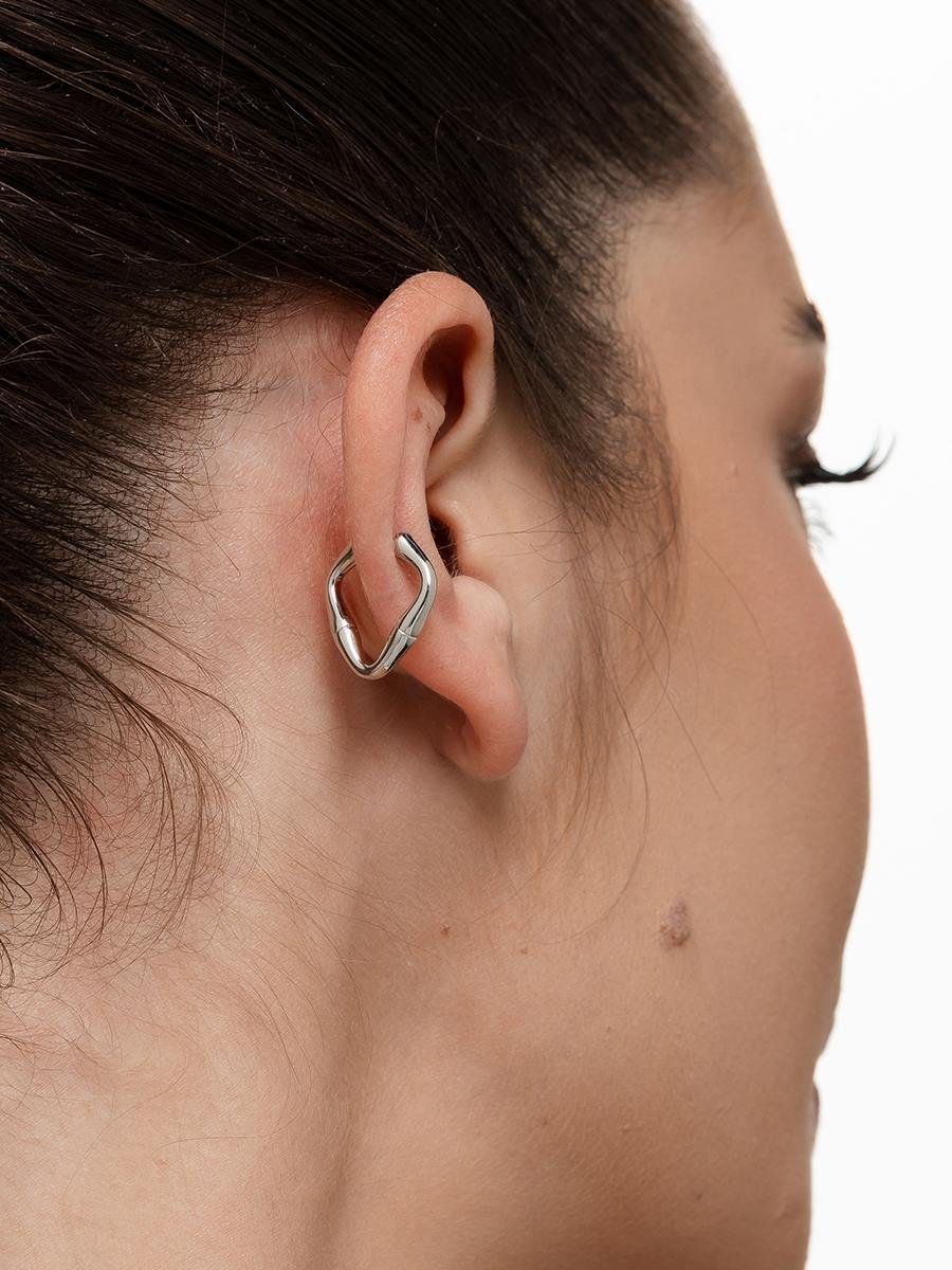 Piercing Fake em V l Banho de Ródio Branco