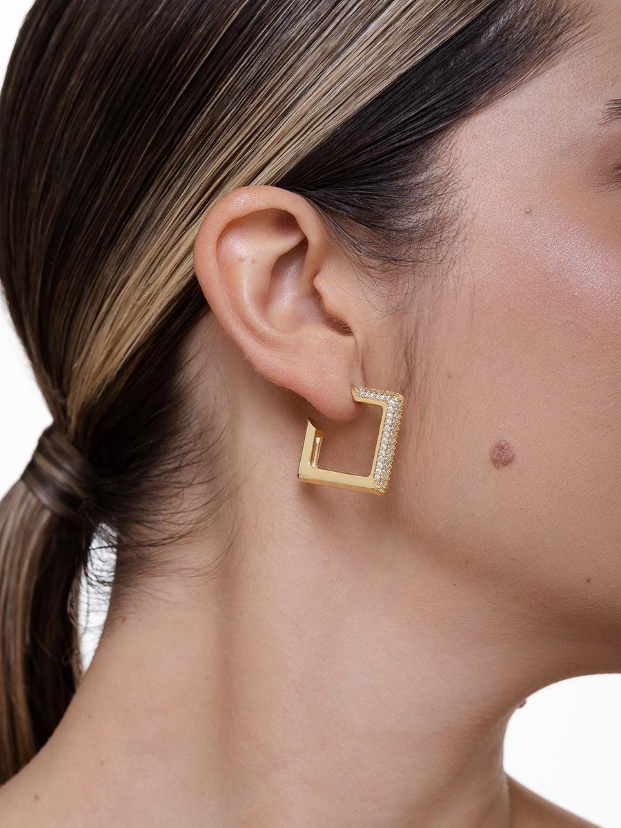 Meia Argola Quadrada Cravejada G