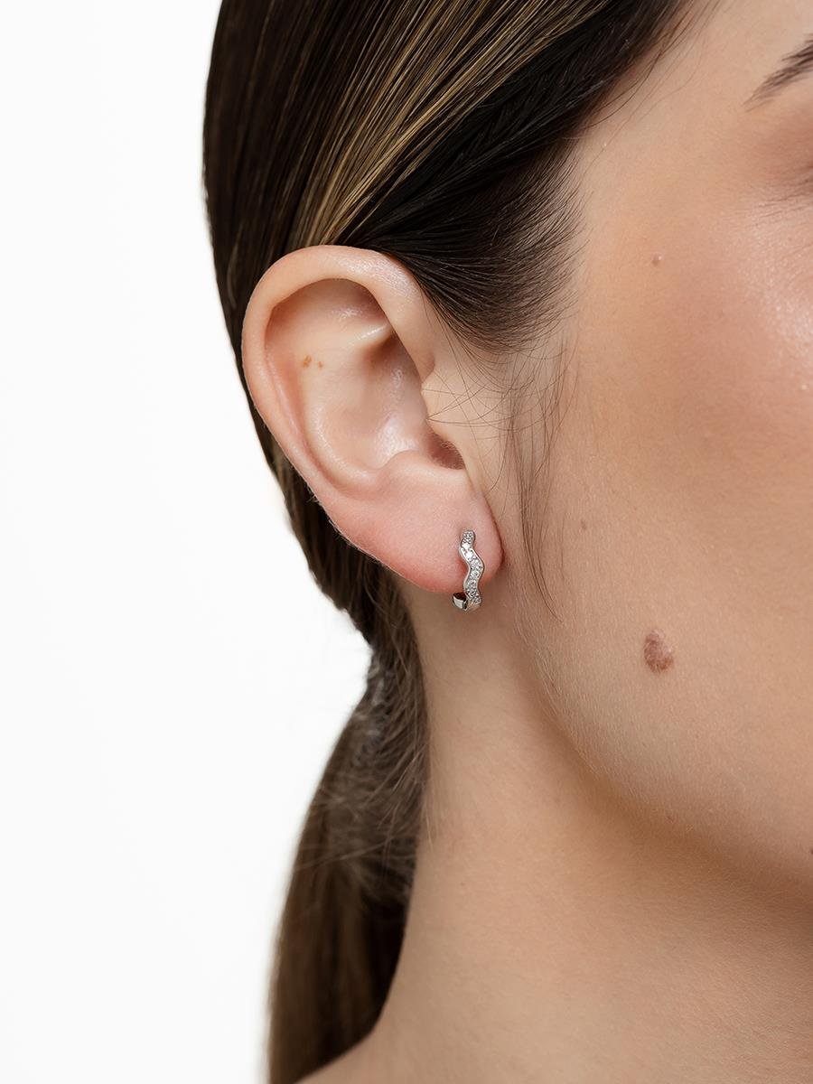 Argola Zig Zag Cravejada P | Banhado no Ródio Branco