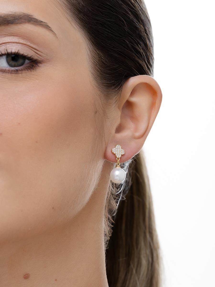 Brinco Trevo Cravejado com Pérola | Banhado a Ouro