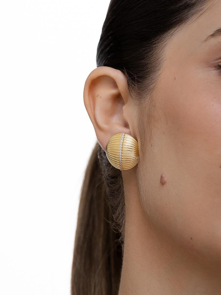 Brinco Bola Cravejado | Banhado a Ouro
