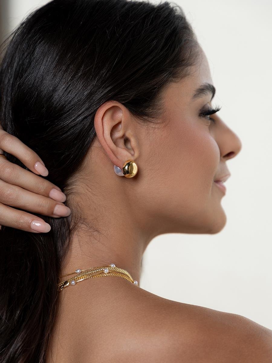 Brinco Bola Lisa com Pérola | Banhado a Ouro