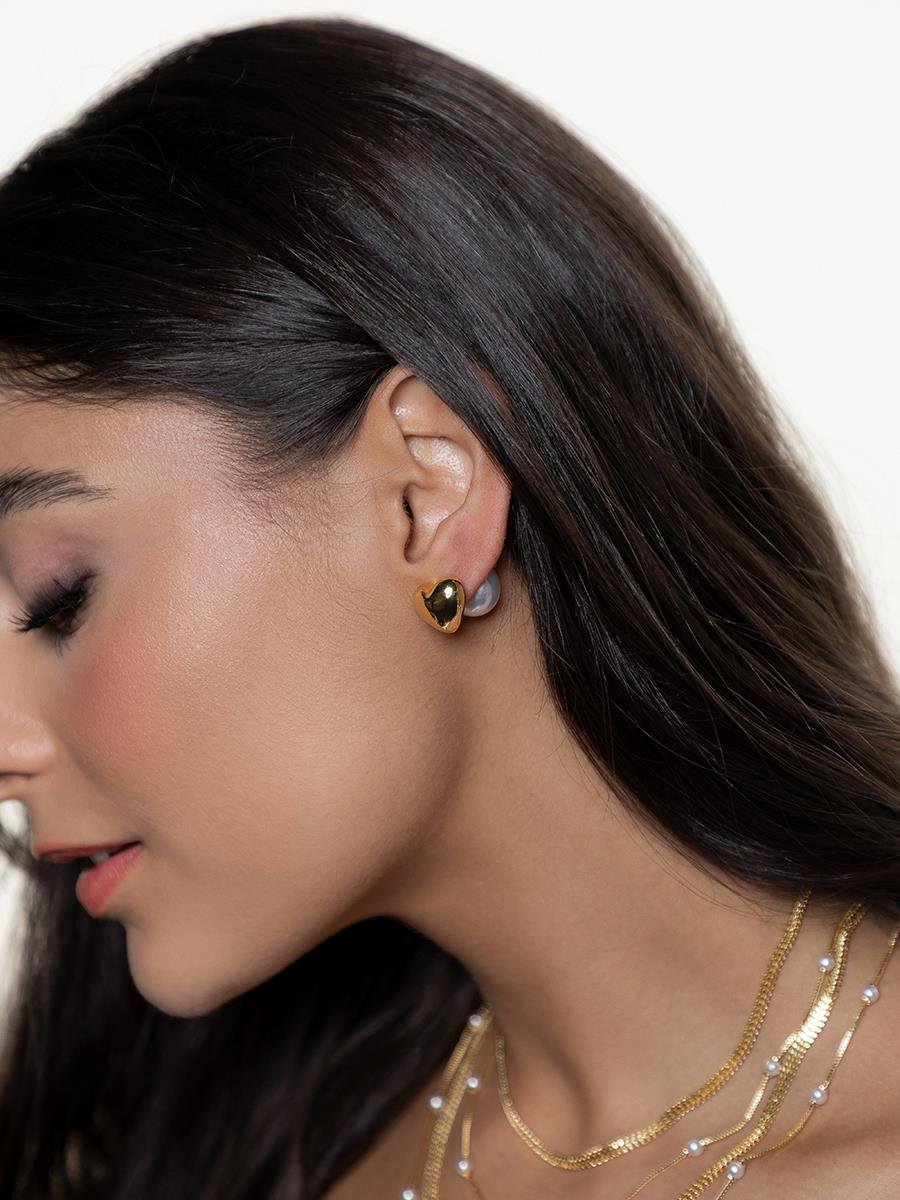 Brinco Coração Liso com Pérola | Banhado a Ouro