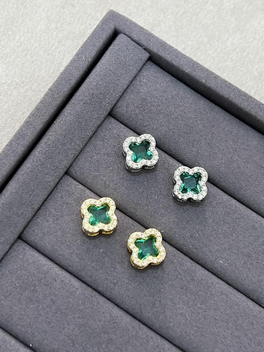 Brinco Trevo Cravejado Verde Turmalina | Banhado no Ródio Branco