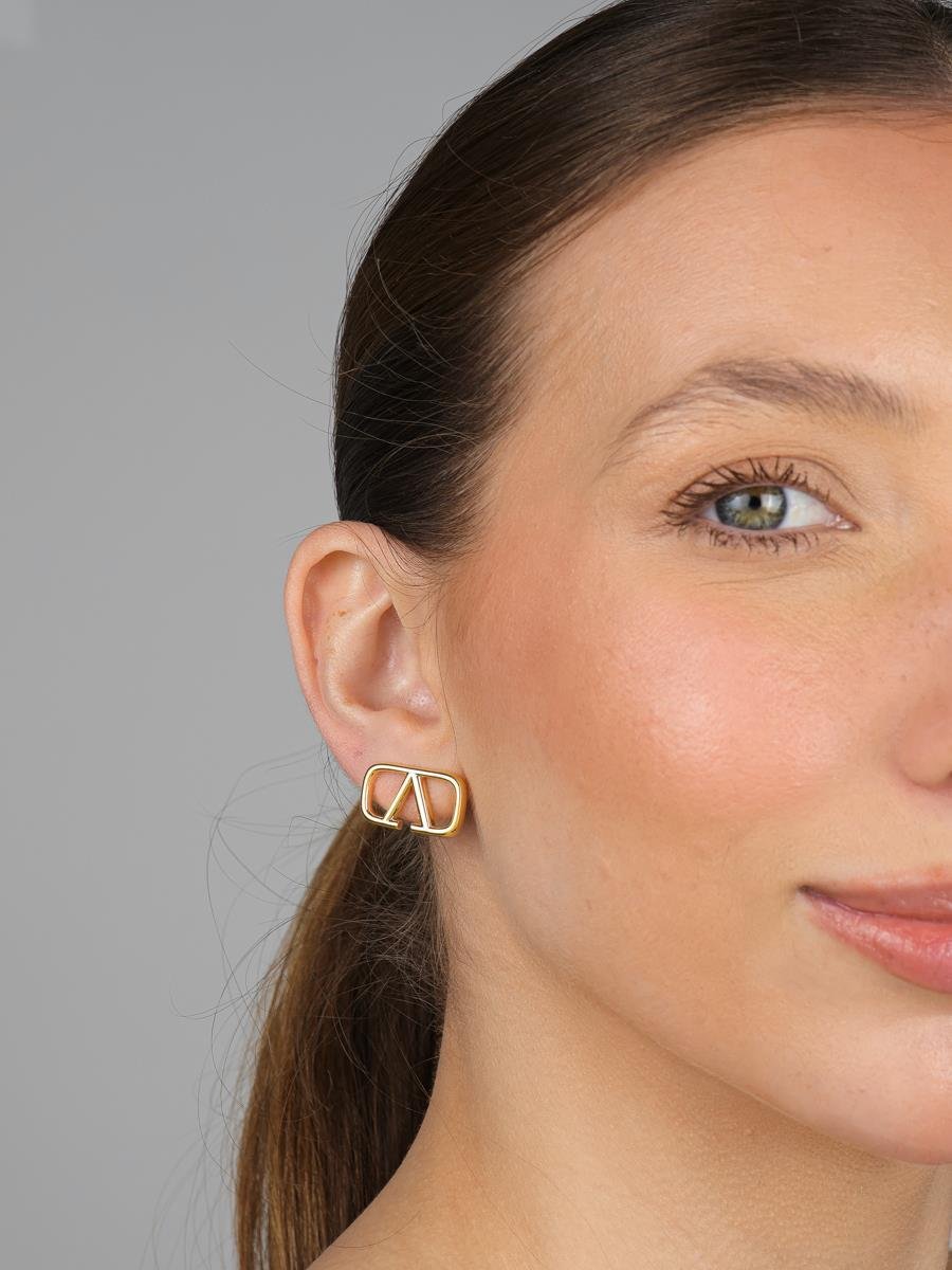 Brinco V Liso | Banhado a Ouro