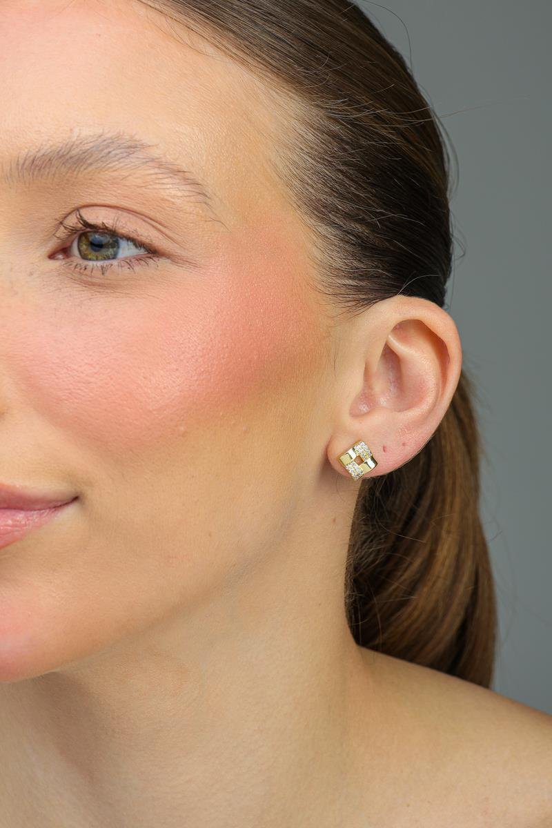 Brinco Quadrado Entrelaçado Cravejado | Banhado a Ouro
