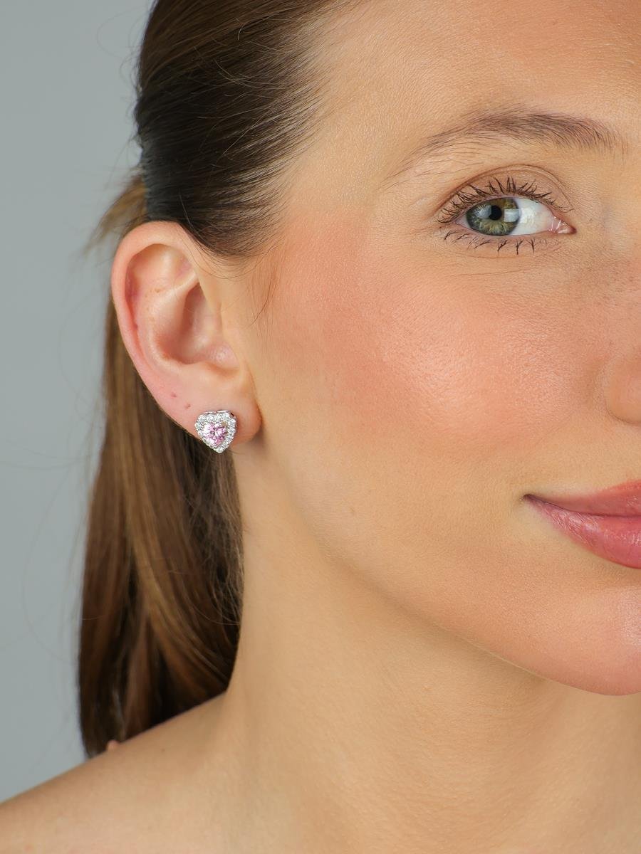 Brinco Coração Rosa Cravejado | Banhado a Ródio Branco