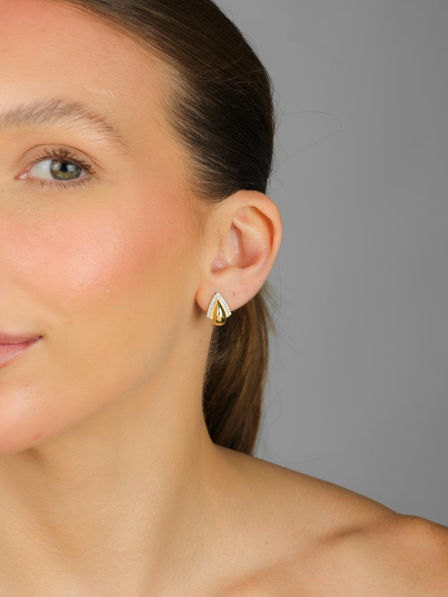 Brinco Triângulo Lateral Cravejada | Banhado a Ouro.