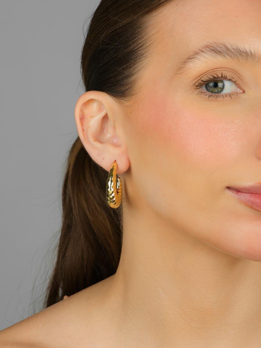 Argola Croissant Lisa | Banhado a Ouro.