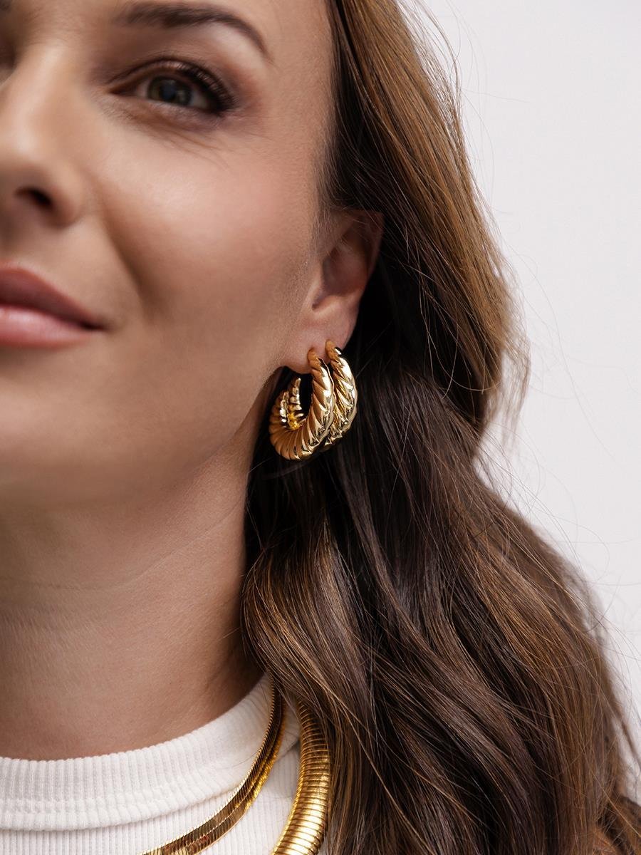 Argola Croissant Lisa | Banhado a Ouro.