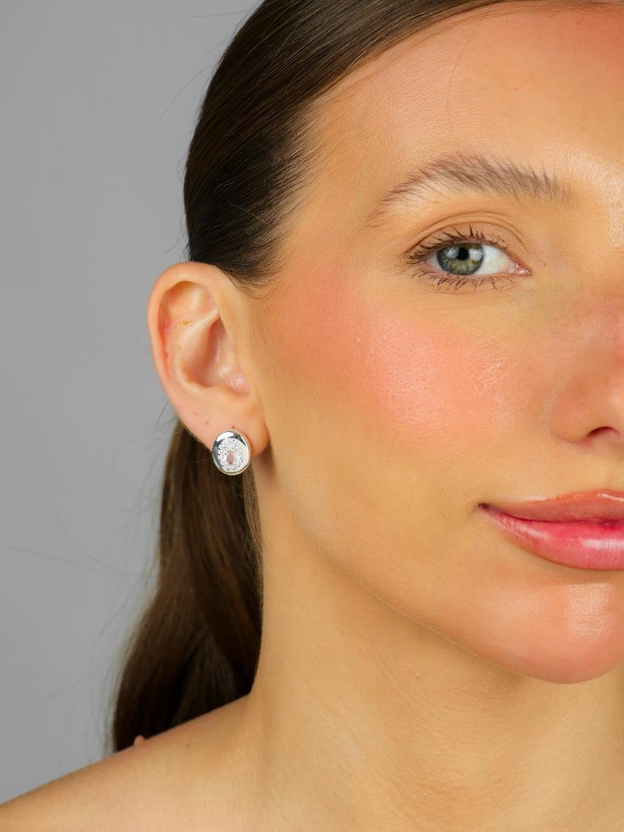 Brinco Oval Cravejado | Banho De Prata.