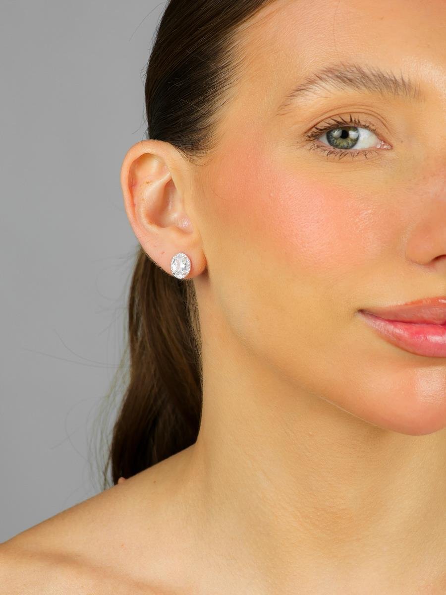 Brinco Oval Cravejado | Banho De Prata.